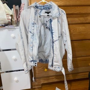 Jean jacket with belt